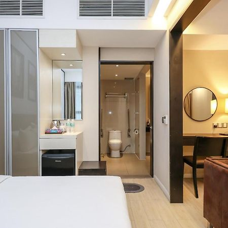 Отель Greystone Centrestage Pj Петалинг-Джая Экстерьер фото